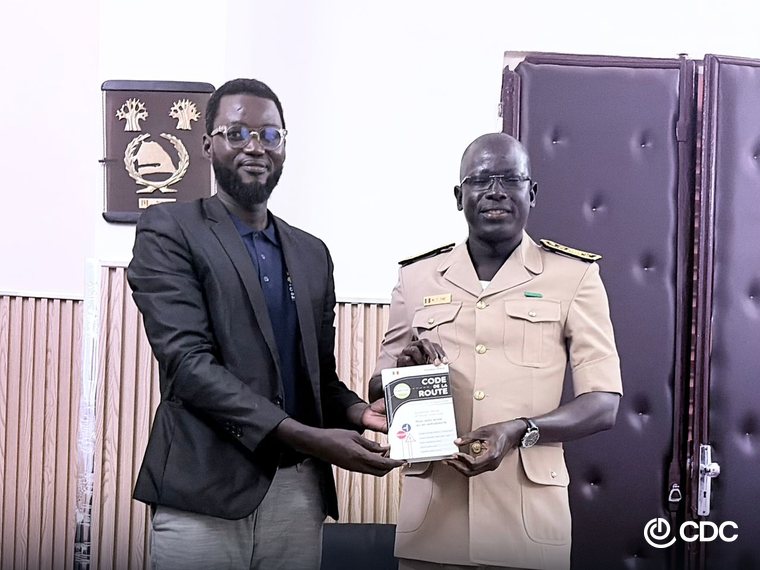 Remise officielle du Code de la route sénégalais aux autorités administratives de Ziguinchor.