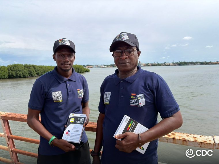 L'équipe sur les berges du fleuve Casamance.
